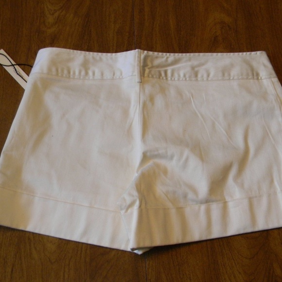 Vertigo Paris 6 Off White Ivory Dress Shorts NWT - Picture 4 of 4